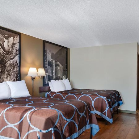 Super 8 By Wyndham Livingston Yellowstone Exterior photo