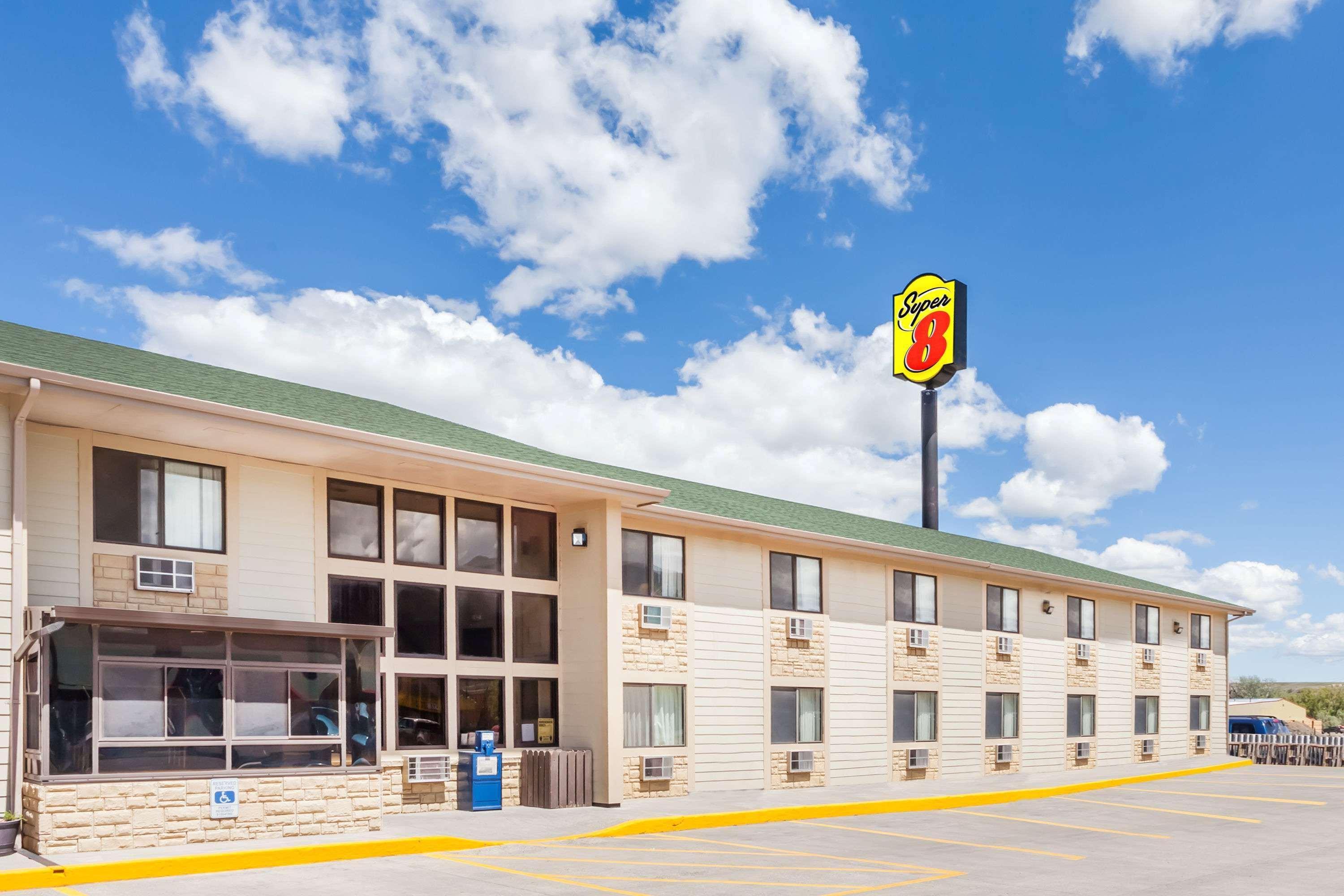 Super 8 By Wyndham Livingston Yellowstone Exterior photo